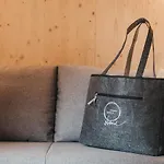 Naturel Hoteldorf Schoenleitn 홀리데이파크 라챈치오버뎀파커시