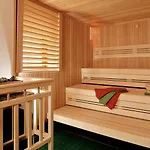 Naturel Hoteldorf Schoenleitn 홀리데이파크 4*