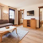 Naturel Hoteldorf Schoenleitn 4*