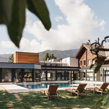 Parco vacanze Naturel Hoteldorf Schoenleitn 4*