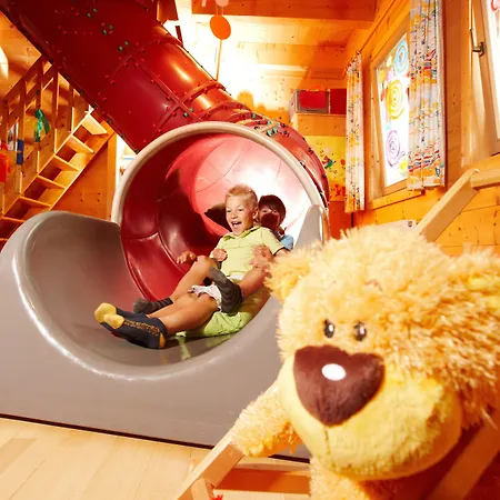 Naturel Hoteldorf Schoenleitn Latschach ober dem Faakersee