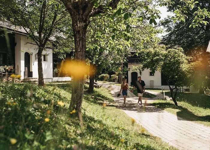 Naturel Hoteldorf Schoenleitn Kompleks wypoczynkowy Latschach ober dem Faakersee